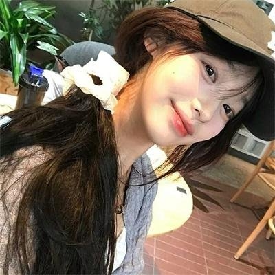 像两滴水